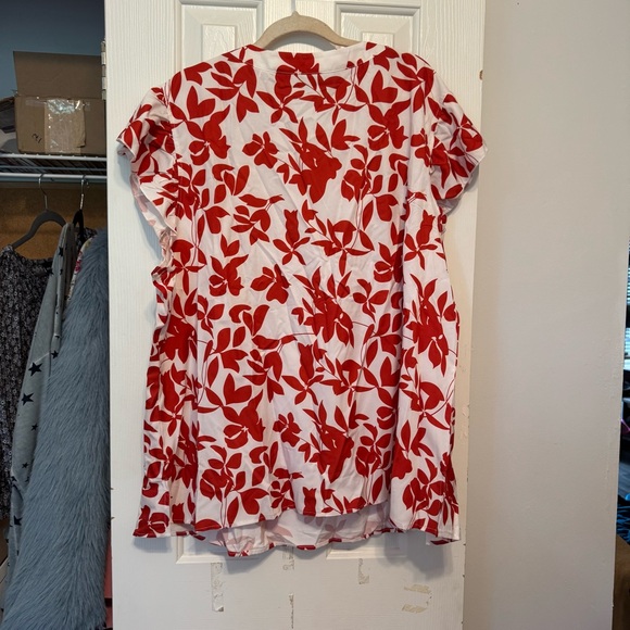 BloomChic Scarlet and Ivory Floral Top - Picture 2 of 3